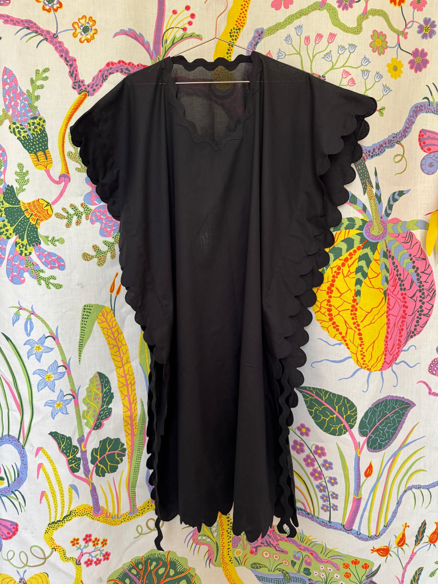 DRESSES – HORROR VACUI